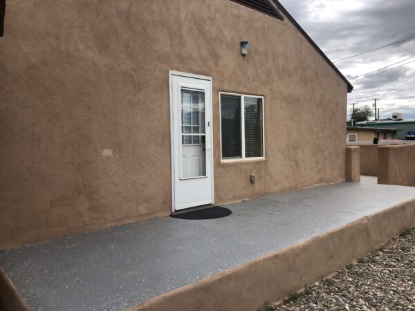 Alamo Apartment A Exterior or Alamo Apartment with white glass door and window