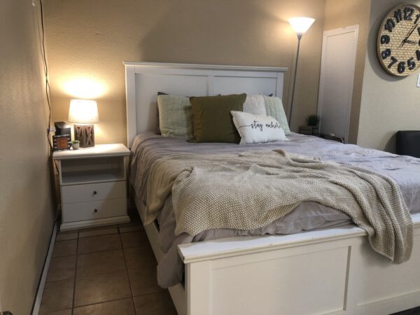 Alamo Studio Dwelling E white country bed with large clock